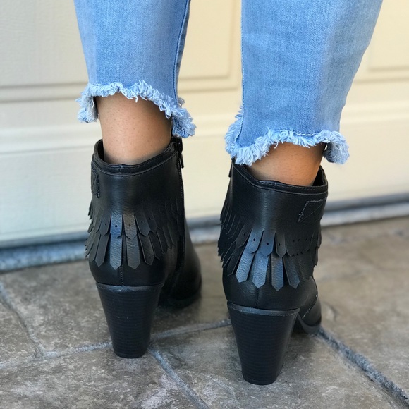 NIB Boho Chic Pointy Toe Fringe Quilt Ankle Bootie - Picture 5 of 8